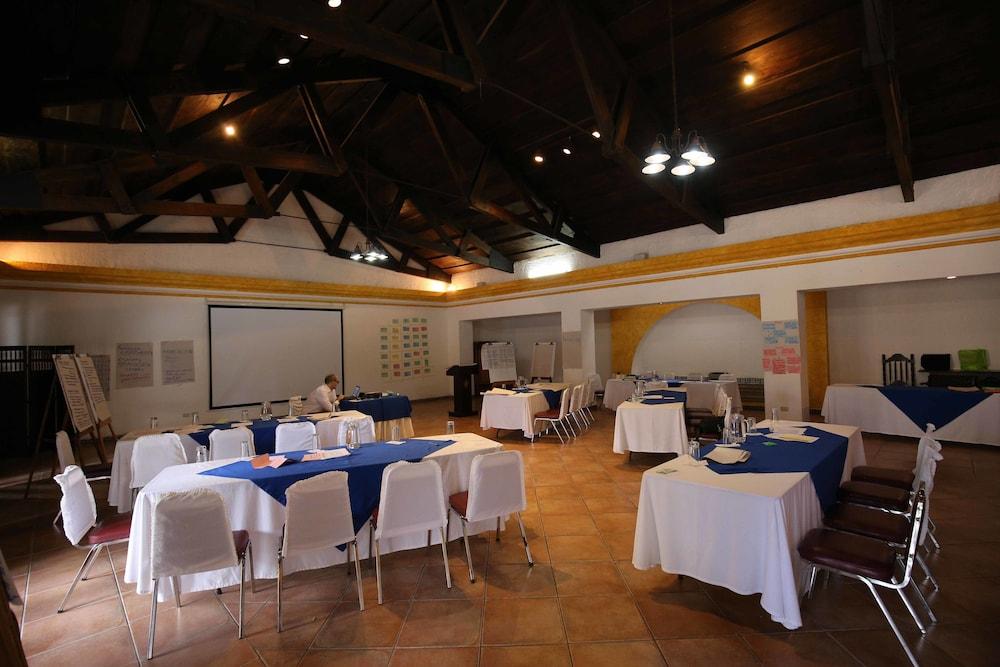 Colonial Hotel
