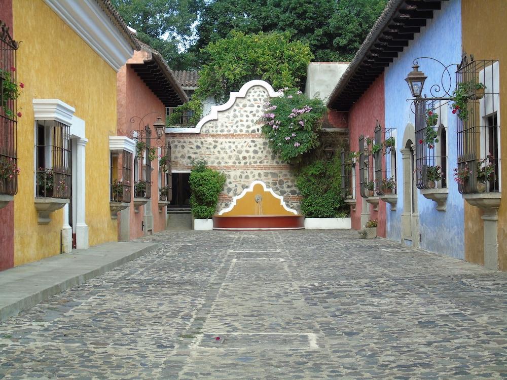 Colonial Hotel